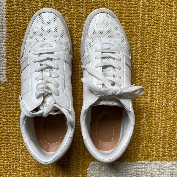 Universal Thread Size 10 Woman’s Shoes - Picture 2 of 3